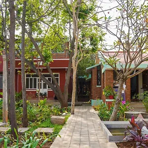  Hostel Rahees Bi Roambay - Backpacker India